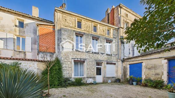 Magnifique maison de caractère en plein centre de Saint-Jean-d'Angély avec dépendance