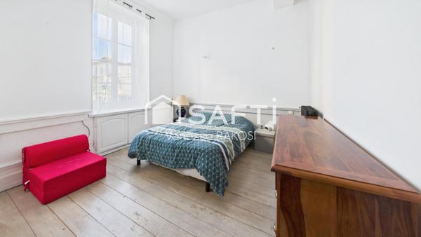 Magnifique maison de caractère en plein centre de Saint-Jean-d'Angély avec dépendance