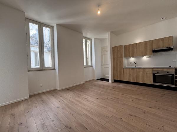 Appartement T3 51,4m2 au deuxième étage. Place Colbert
