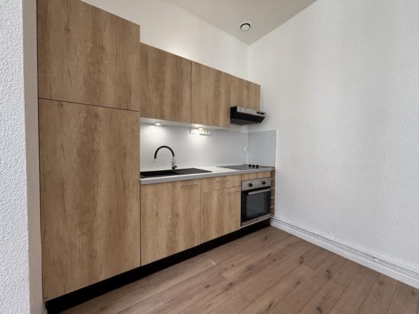 Appartement T3 51,4m2 au deuxième étage. Place Colbert