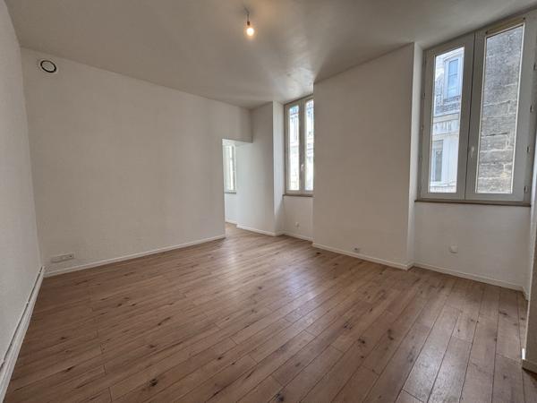 Appartement T3 51,4m2 au deuxième étage. Place Colbert