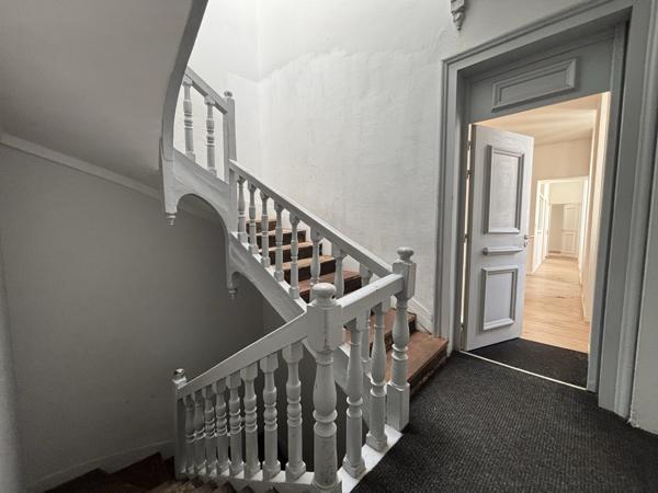 Appartement T3 51,4m2 au deuxième étage. Place Colbert