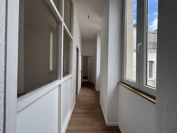 Appartement T3 51,4m2 au deuxième étage. Place Colbert