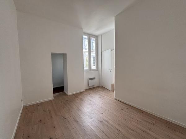 Appartement T3 51,4m2 au deuxième étage. Place Colbert