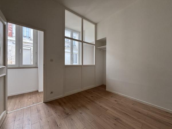 Appartement T3 51,4m2 au deuxième étage. Place Colbert