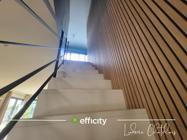 Maison
         7 pièces
        - 146 m² Exclusivité 405 000 € *