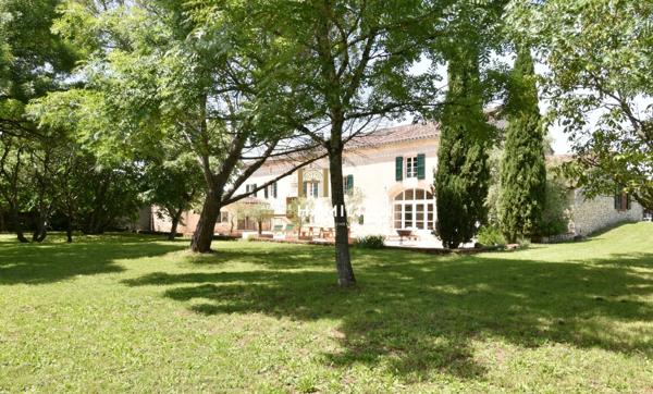 PROPRIETE DE CAMPAGNE DU XIXe SIECLE - PARC, PUITS, FOUR A PAIN, SALLE POLYVALENTE Albi