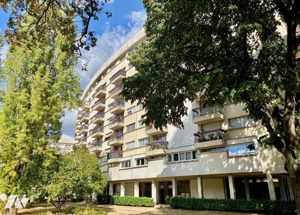 RENNES SAINT HELIER - T4 à rénover dans résidence recherchée avec ascenseur et stationnement