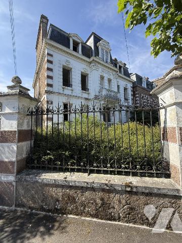 SAINT-MALO – COURTOISVILLE  PROPRIETE MAISON DE FAMILLE BOURGEOISE JARDIN CLOS DEPENDANCES GARAGES