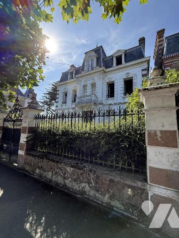 SAINT-MALO – COURTOISVILLE  PROPRIETE MAISON DE FAMILLE BOURGEOISE JARDIN CLOS DEPENDANCES GARAGES