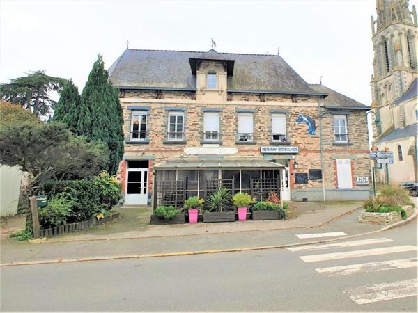Ensemble immobilier en plein bourg de SAFFRÉ