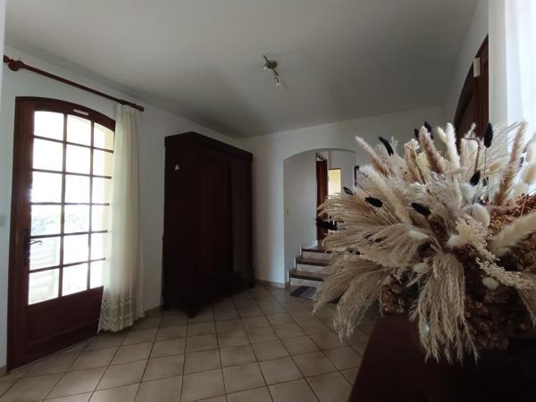 Maison sur demi-niveau spacieuse avec grand garage Labastide saint pierre