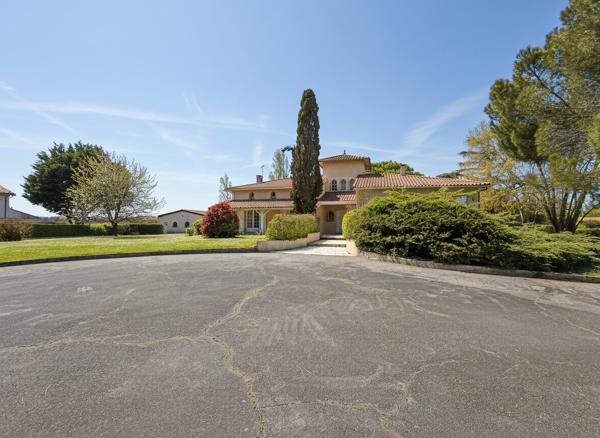 Maison sur demi-niveau spacieuse avec grand garage Labastide saint pierre