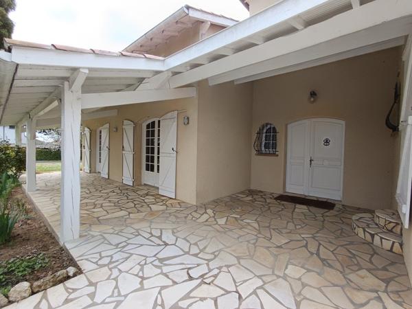 Maison sur demi-niveau spacieuse avec grand garage Labastide saint pierre