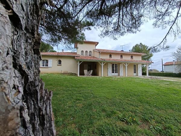 Maison sur demi-niveau spacieuse avec grand garage Labastide saint pierre