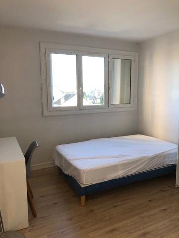 une chambre à louer dans une co location à 3 Le Mans quartier St Pavin