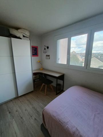 une chambre à louer dans une co location à 3 Le Mans quartier St Pavin