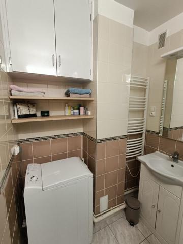 une chambre à louer dans une co location à 3 Le Mans quartier St Pavin