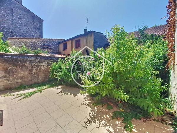 Port Sainte Foy et Ponchapt : Maison de ville en pierre. beaux volumes et jardin