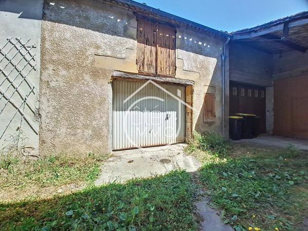 Port Sainte Foy et Ponchapt : Maison de ville en pierre. beaux volumes et jardin