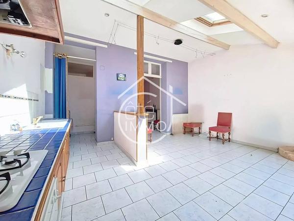 Port Sainte Foy et Ponchapt : Maison de ville en pierre. beaux volumes et jardin