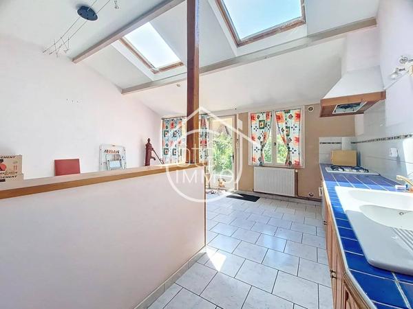 Port Sainte Foy et Ponchapt : Maison de ville en pierre. beaux volumes et jardin
