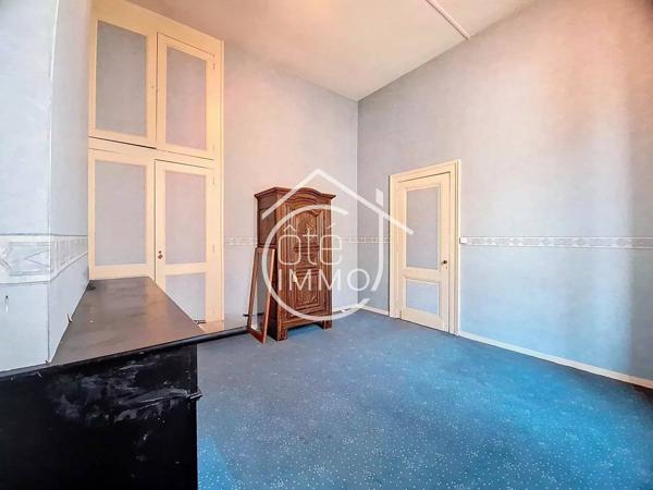 Port Sainte Foy et Ponchapt : Maison de ville en pierre. beaux volumes et jardin