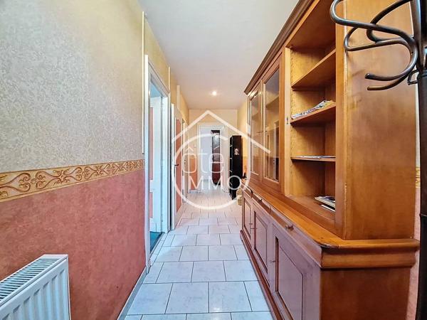 Port Sainte Foy et Ponchapt : Maison de ville en pierre. beaux volumes et jardin