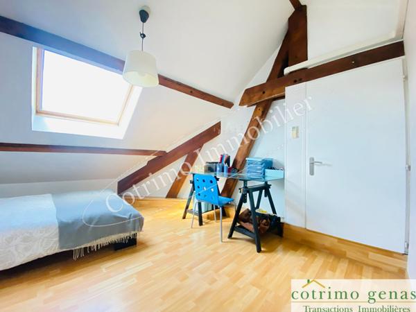 TRIPLEX Bron 6 pièce(s), 3 chambres + bureau + jardin