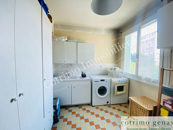 TRIPLEX Bron 6 pièce(s), 3 chambres + bureau + jardin