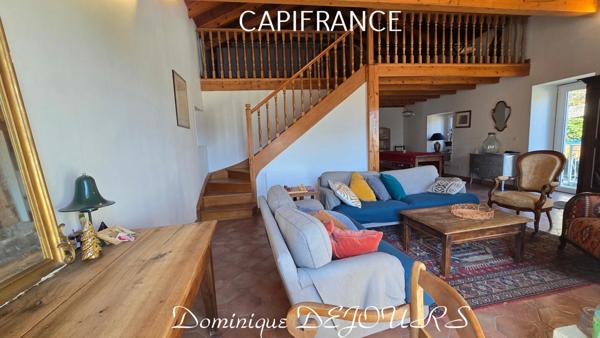 Un bien d’exception où charme, élégance et confort se rencontrent – coup de cœur immédiat garanti ! Vendue meublée et équipée.