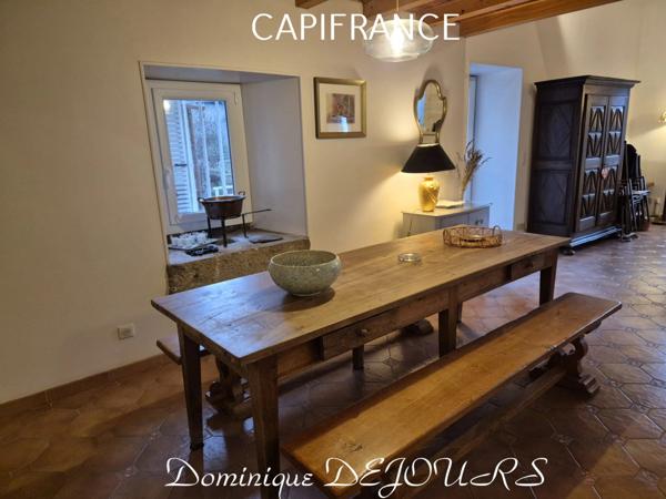 Un bien d’exception où charme, élégance et confort se rencontrent – coup de cœur immédiat garanti ! Vendue meublée et équipée.