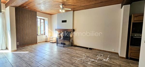 Située dans un village calme, à seulement 5 minutes de Villepinte et 20 minutes de Castelnaudary, cette maison de village offre de beaux volumes et un fort potentiel

D’une surface d’environ 128 m² répartis sur deux niveaux, elle se compose au rez-de-chaussée d’une cuisine et d’un grand salon lumineux.
À l’étage, vous trouverez trois chambres, offrant de nombreuses possibilités : grande famille, chambres d’amis, bureau ou investissement locatif.
Au deuxième étage, 2 chambres et salon.
Un stationnement est possible juste devant la maison, ce qui est un véritable atout dans le village.
Cette maison représente une belle opportunité pour ceux qui recherchent de l’espace et le charme de la vie de village, tout en restant proche des commodités.

Pour plus d’informations ou organiser une visite, contactez-moi