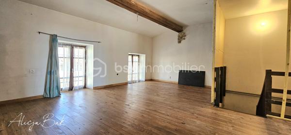 Située dans un village calme, à seulement 5 minutes de Villepinte et 20 minutes de Castelnaudary, cette maison de village offre de beaux volumes et un fort potentiel

D’une surface d’environ 128 m² répartis sur deux niveaux, elle se compose au rez-de-chaussée d’une cuisine et d’un grand salon lumineux.
À l’étage, vous trouverez trois chambres, offrant de nombreuses possibilités : grande famille, chambres d’amis, bureau ou investissement locatif.
Au deuxième étage, 2 chambres et salon.
Un stationnement est possible juste devant la maison, ce qui est un véritable atout dans le village.
Cette maison représente une belle opportunité pour ceux qui recherchent de l’espace et le charme de la vie de village, tout en restant proche des commodités.

Pour plus d’informations ou organiser une visite, contactez-moi