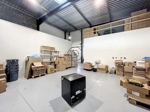 Local d'activité comme neuf La Madeleine 720 m2