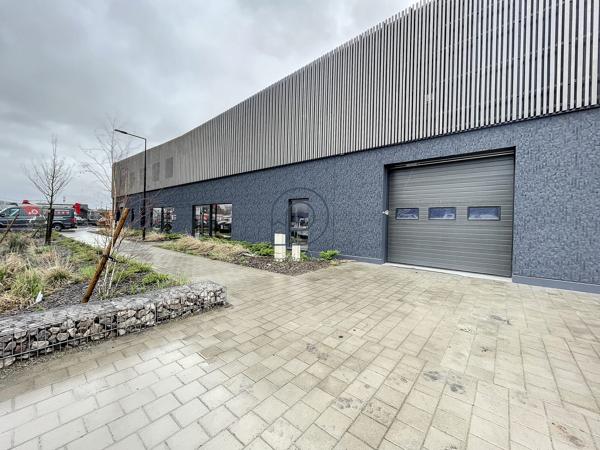 Local d'activité comme neuf La Madeleine 720 m2