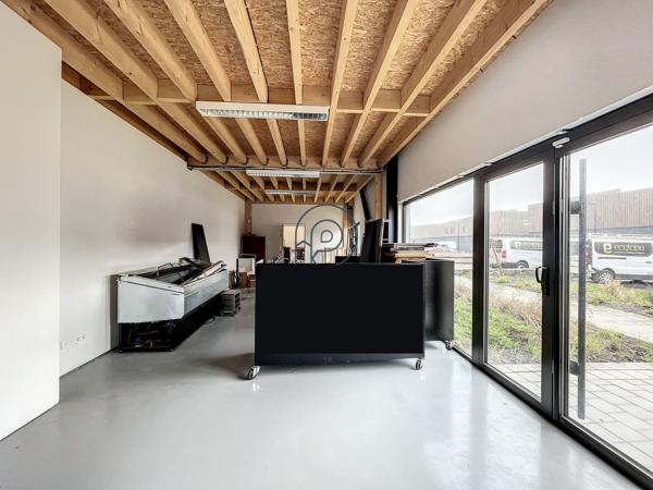 Local d'activité comme neuf La Madeleine 720 m2