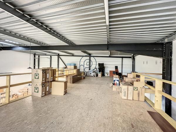 Local d'activité comme neuf La Madeleine 720 m2
