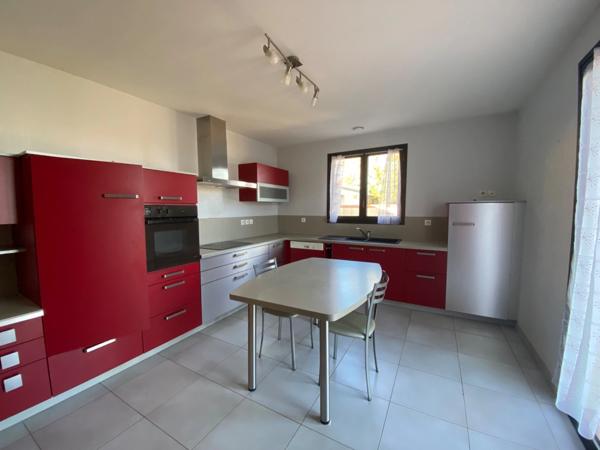 Maison de 155m2 dont 4 chambres +++ Nombreuses dépendances LOUZY (79)