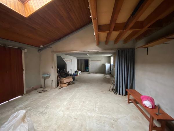 Maison de 155m2 dont 4 chambres +++ Nombreuses dépendances LOUZY (79)