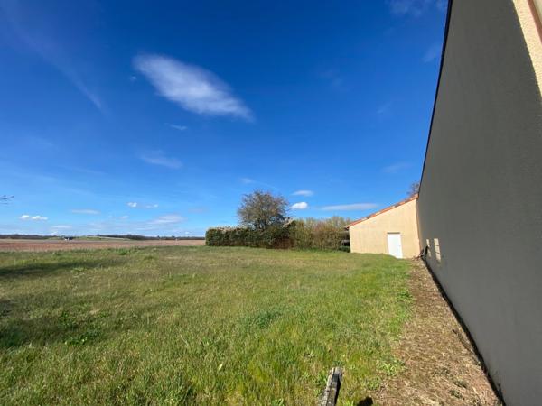 Maison de 155m2 dont 4 chambres +++ Nombreuses dépendances LOUZY (79)