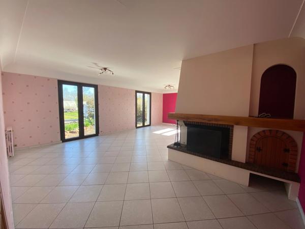 Maison de 155m2 dont 4 chambres +++ Nombreuses dépendances LOUZY (79)