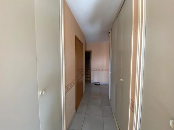 Maison de 155m2 dont 4 chambres +++ Nombreuses dépendances LOUZY (79)