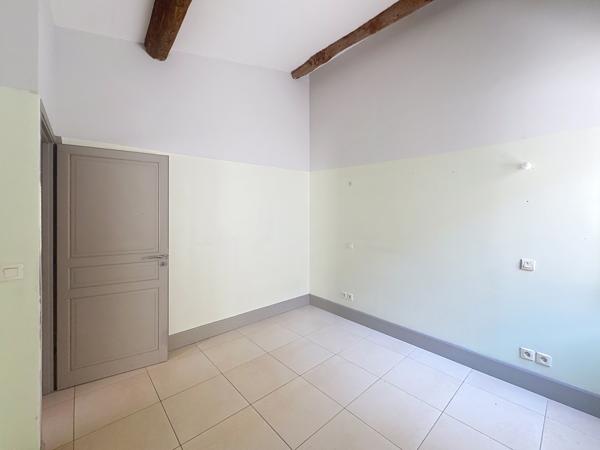 Appartement
         4 pièces
        - 91 m² Exclusivité 120 000 € *