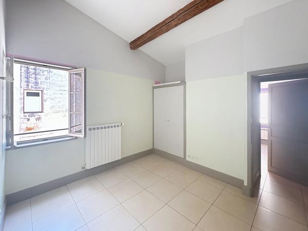 Appartement
         4 pièces
        - 91 m² Exclusivité 120 000 € *