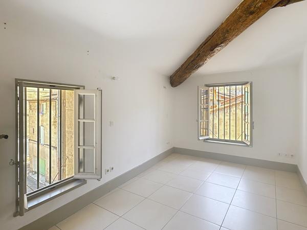 Appartement
         4 pièces
        - 91 m² Exclusivité 120 000 € *