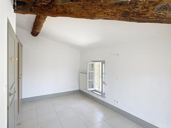 Appartement
         4 pièces
        - 91 m² Exclusivité 120 000 € *
