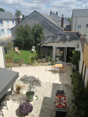 BOURGES MAISON 8 PIECES STUDIO INDEPENDANT JARDIN