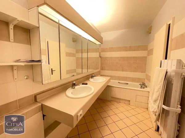 Appartement à louer 3 pièces 73.79m²