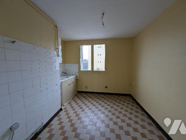 BOURG LES VALENCE - Appartement T3, 63 m² avec parking